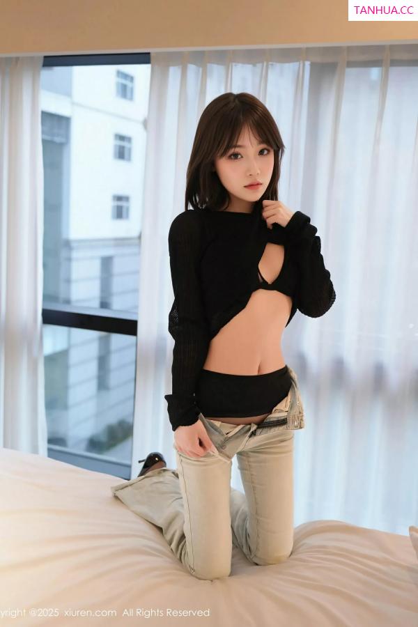 汁汁  [XiuRen]高清写真图 2025.06.06 No.10374 汁汁 蓝色牛仔裤第12张图片